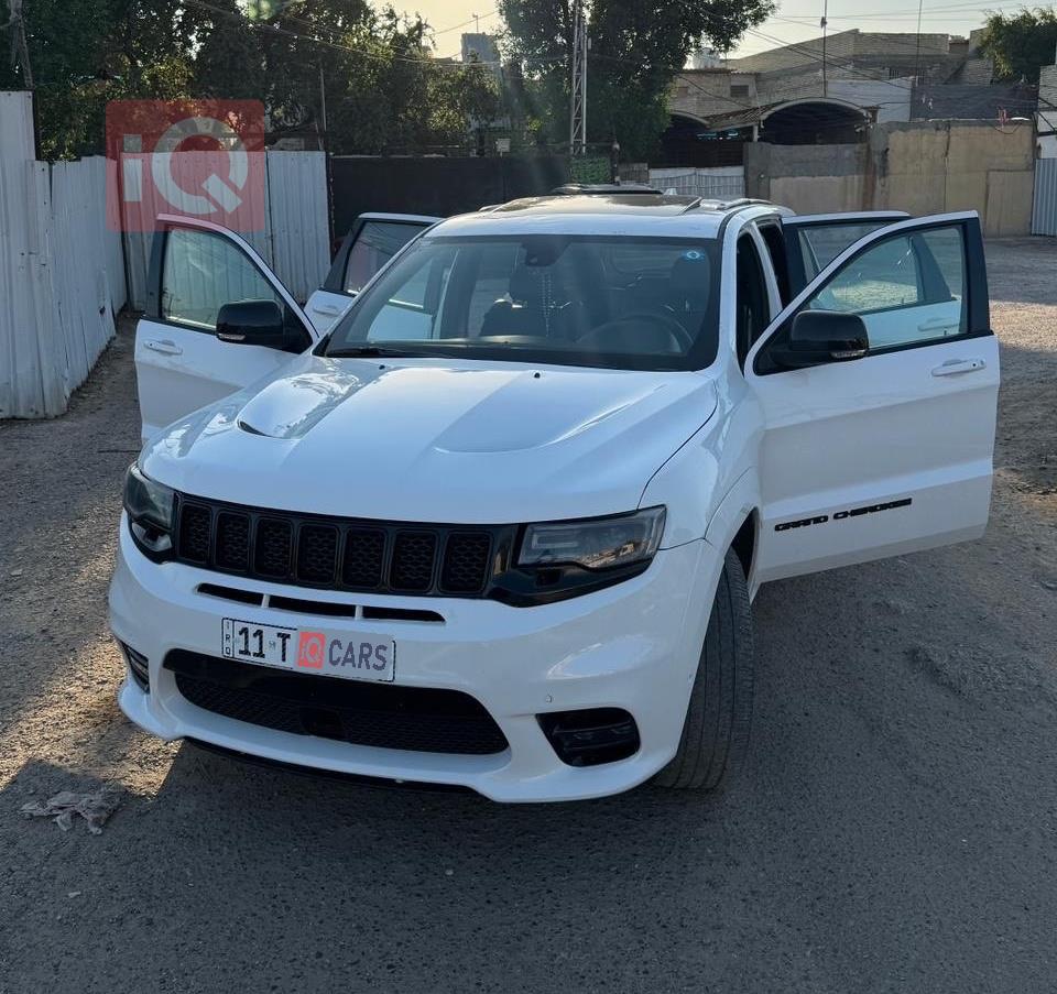 جیپ گراند شیرۆکی